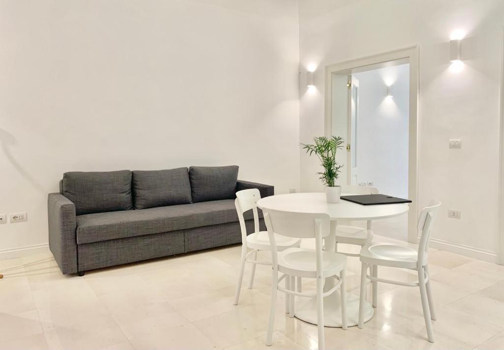 Federiciano White House - Center *