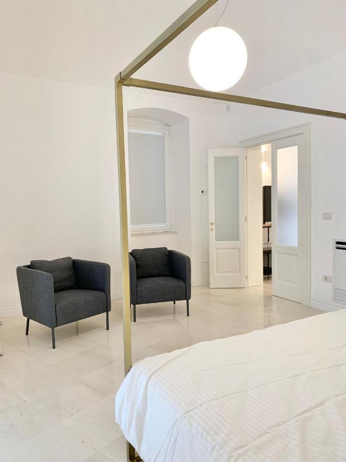 Federiciano White House - Center Apartment